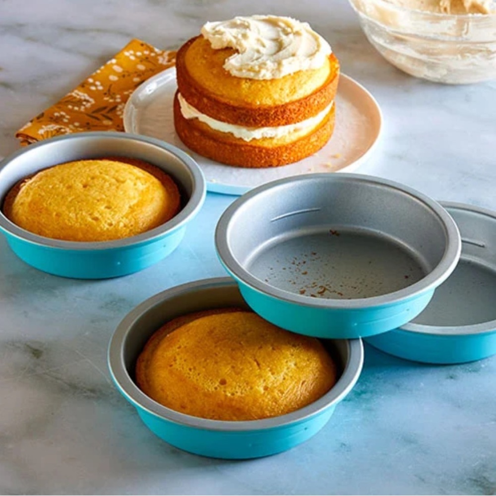 The Pampered Chef Round Cake Pan Set